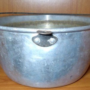 INVINCIBLE PURE ALUMINUM POT LARGE KETTLE CAMPING BAIL HANDLE STOCKPOT.  INVINCI